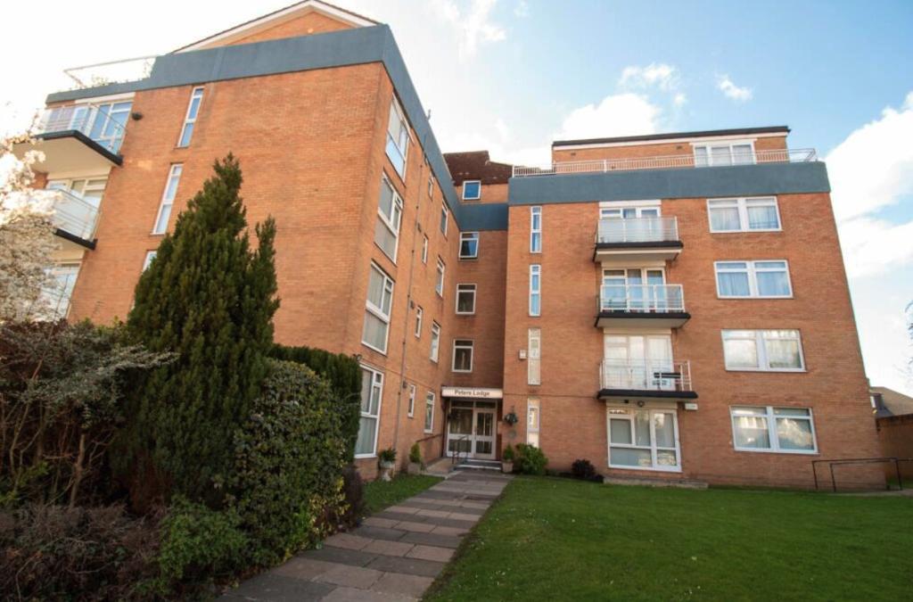 Peters Lodge, Stonegrove, Edgware, Middlesex, HA8 7TY
