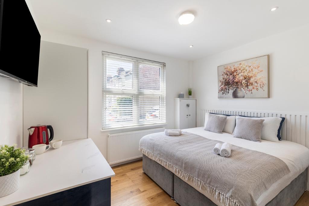 Garden City, Edgware, Middlesex, HA8 7NQ