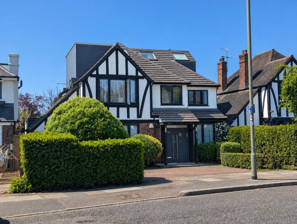 Edgwarebury Lane, Edgware, London, HA8 8NE